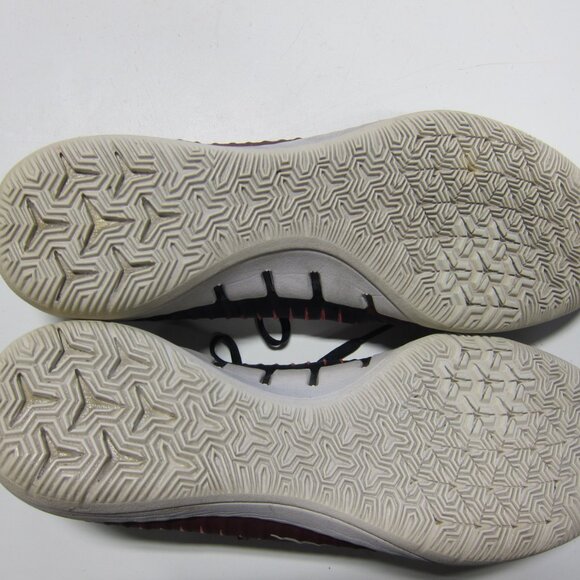 Nike Black and Burgundy Athletic Shoes - Picture 6 of 7